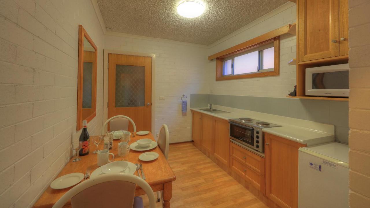 אינברוול Cousins Motor Inn מראה חיצוני תמונה