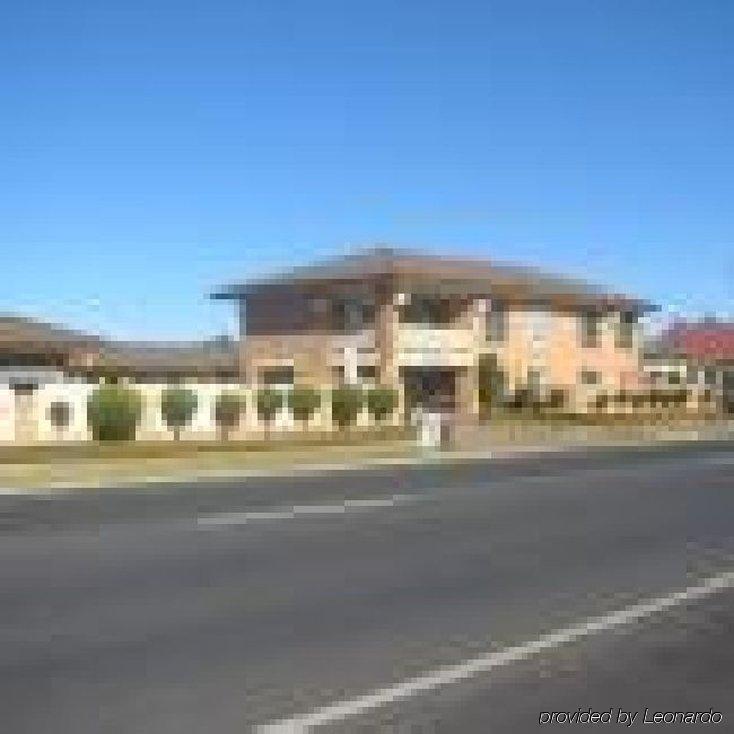 אינברוול Cousins Motor Inn מראה חיצוני תמונה